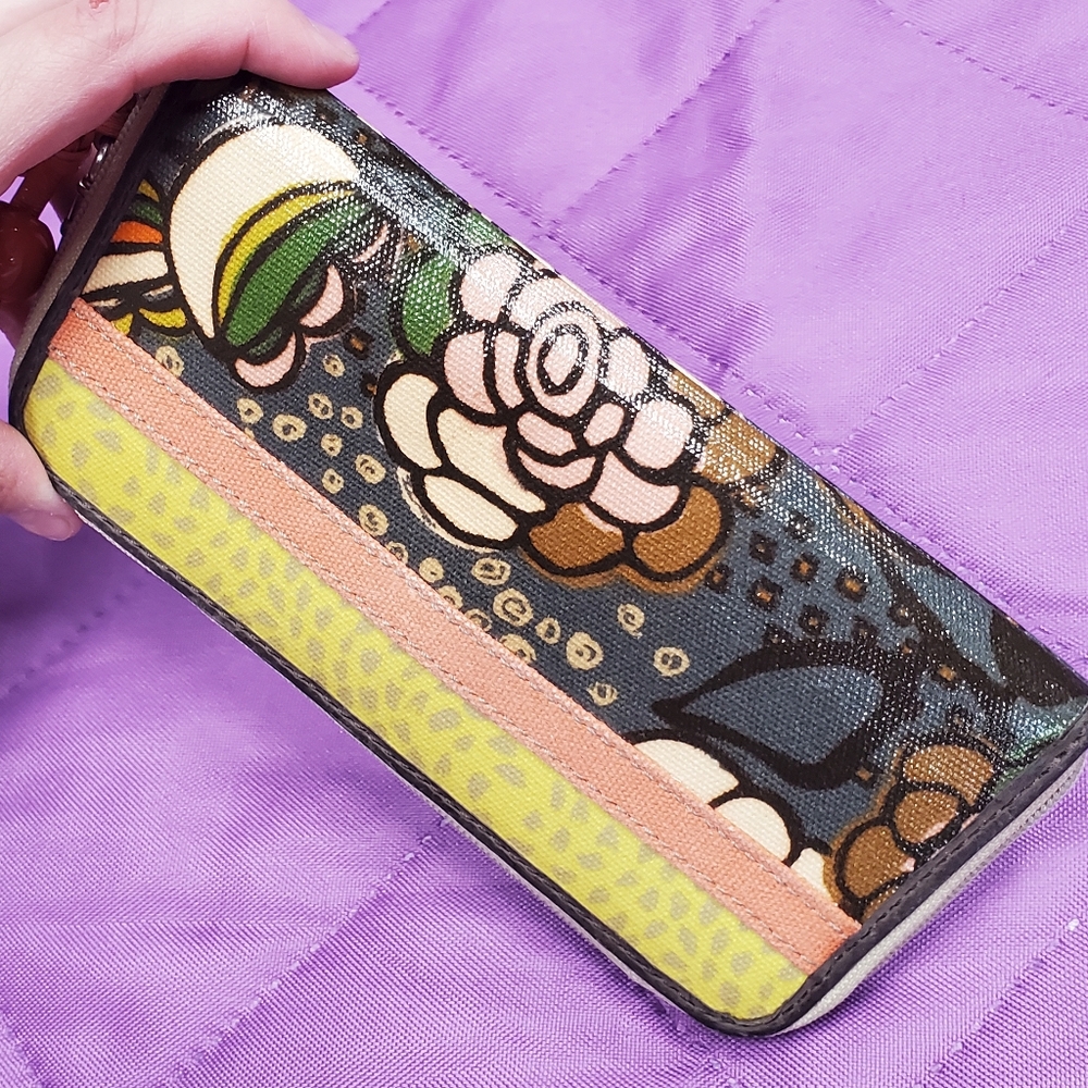 Fossil keyper wallet gently used super cute zip around